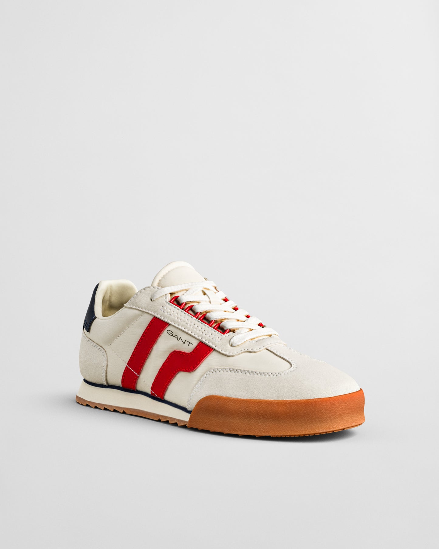 RUBY RED, BAYLLE, BACK-VIEW BY GANT AU.