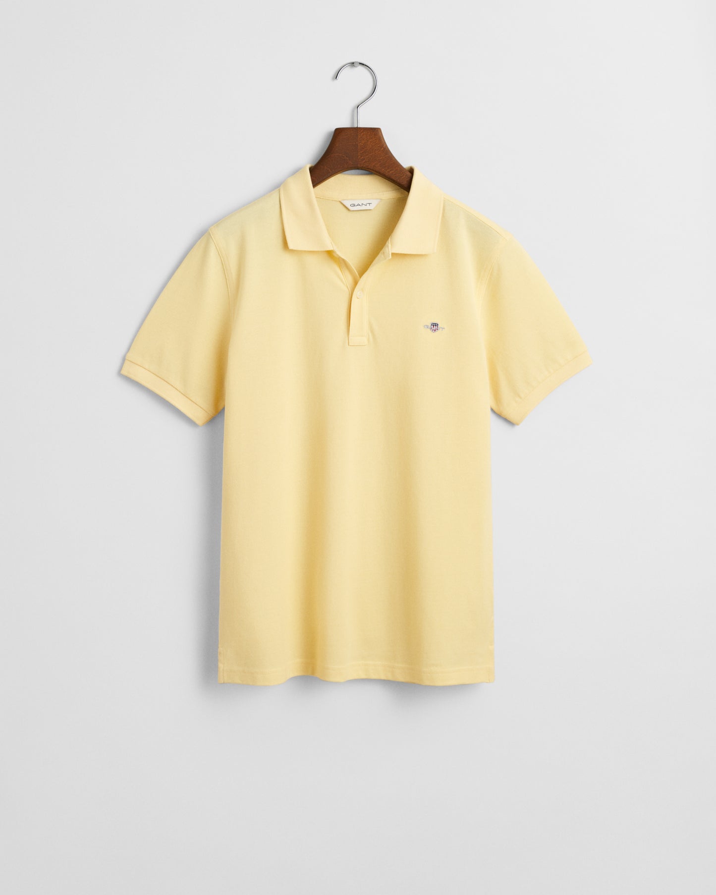 DUSTY LIGHT YELLOW, SHIELD SS PIQUE BY GANT AU.
