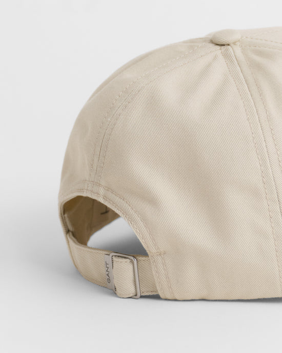 PUTTY, HIGH SHIELD COTTON TWILL CAP, CLOSE-UP BY GANT AU.