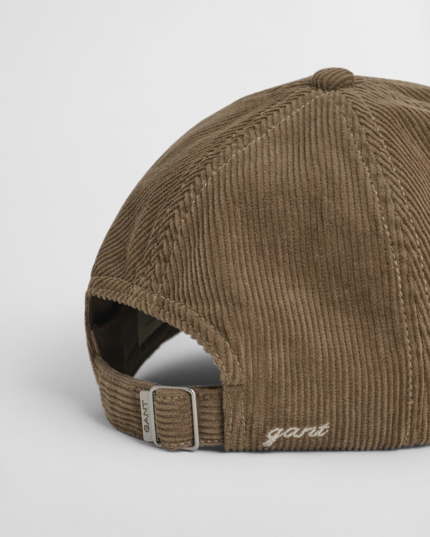 TAUPE BEIGE, G BADGE CORD CAP, CLOSE-UP BY GANT AU.