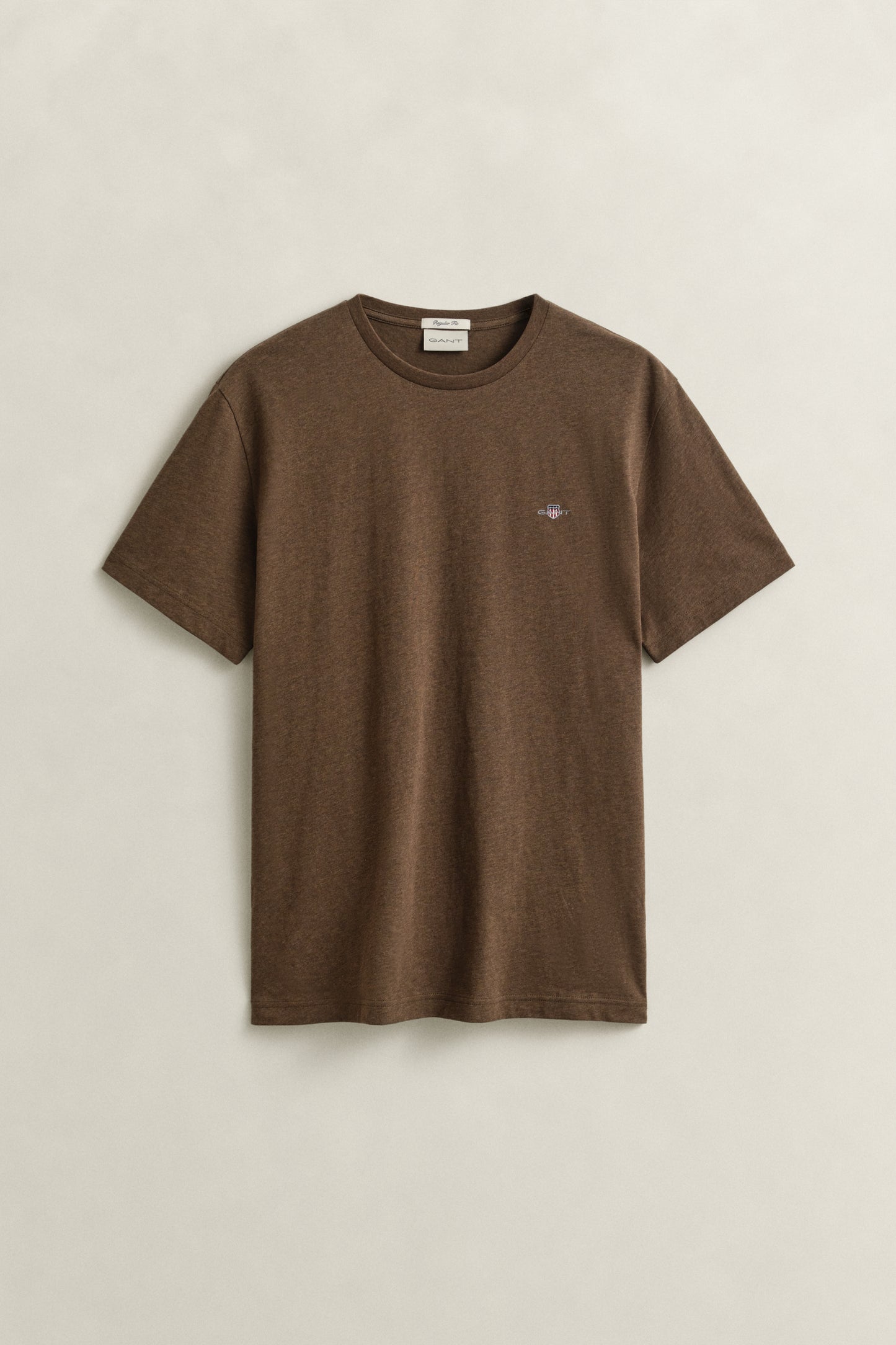 HAZELNUT MELANGE, Shield T-Shirt, FLAT-LAY BY GANT AU.