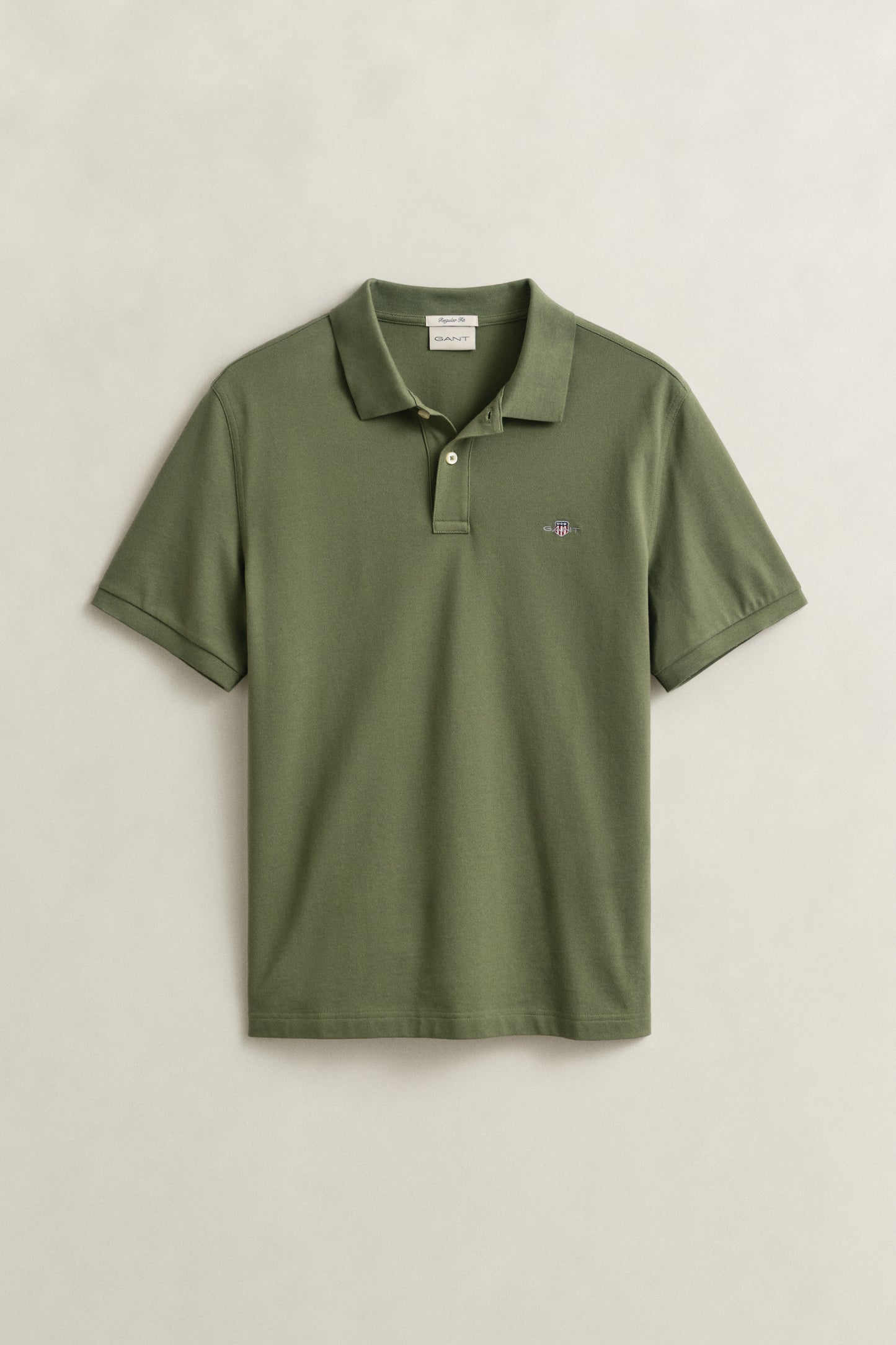 DRY HERB GREEN, REG SHIELD SS PIQUE POLO, FLAT-LAY BY GANT AU.
