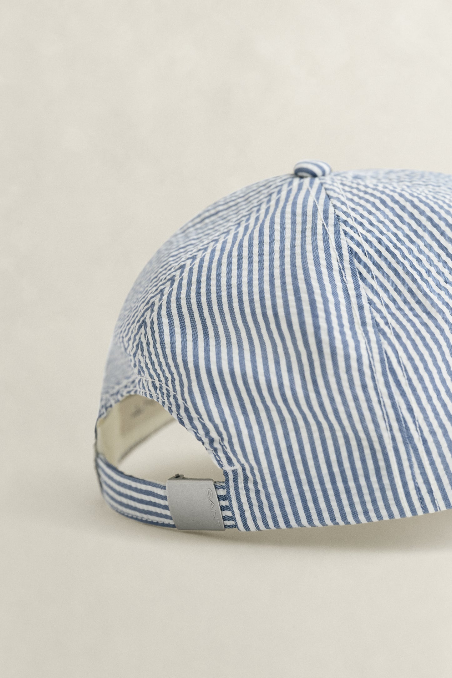 VINTAGE BLUE, SEERSUCKER CAP, CLOSE-UP BY GANT AU.