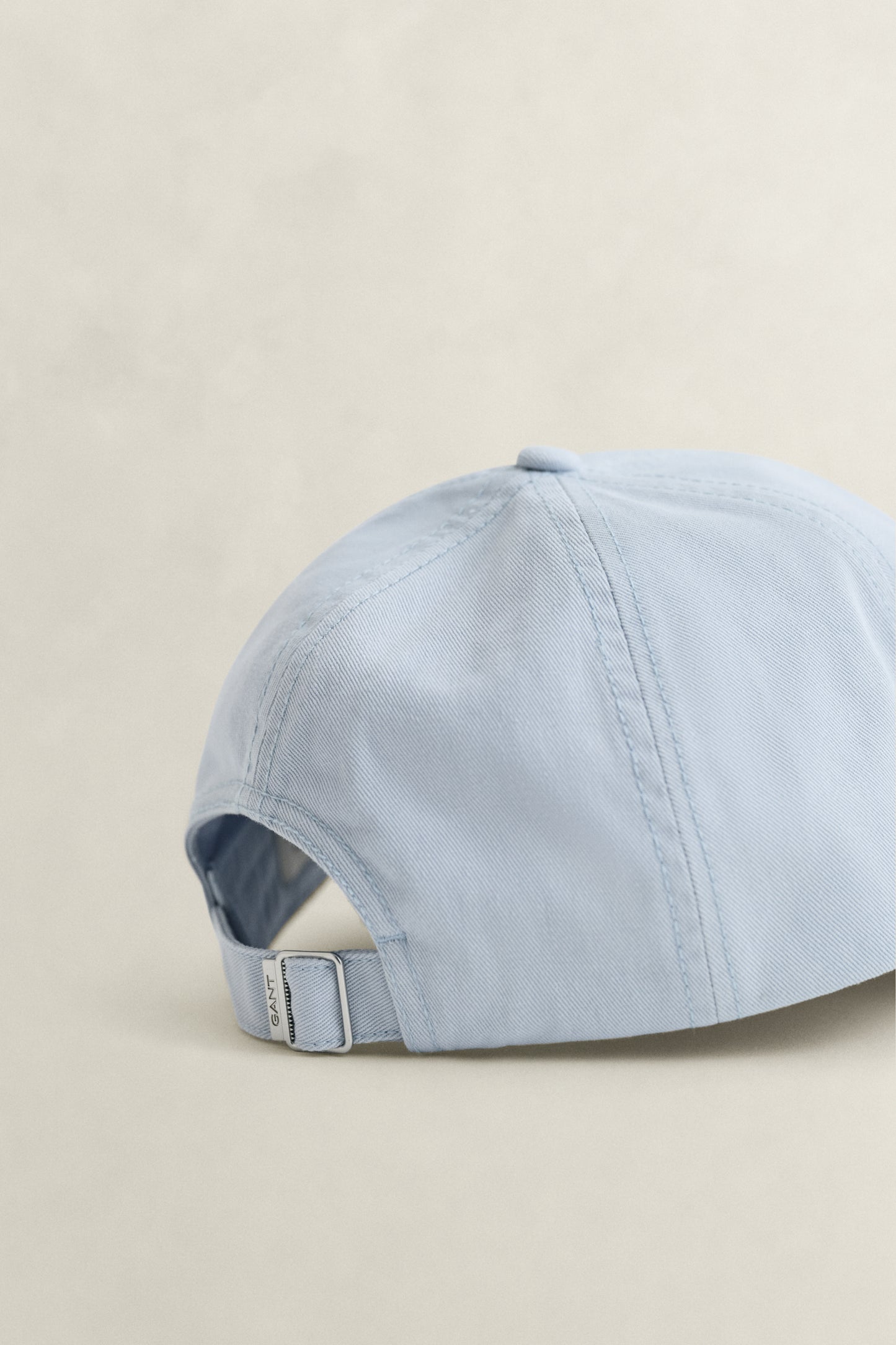 MUTED BLUE, SHIELD COTTON TWILL CAP, CLOSE-UP BY GANT AU.