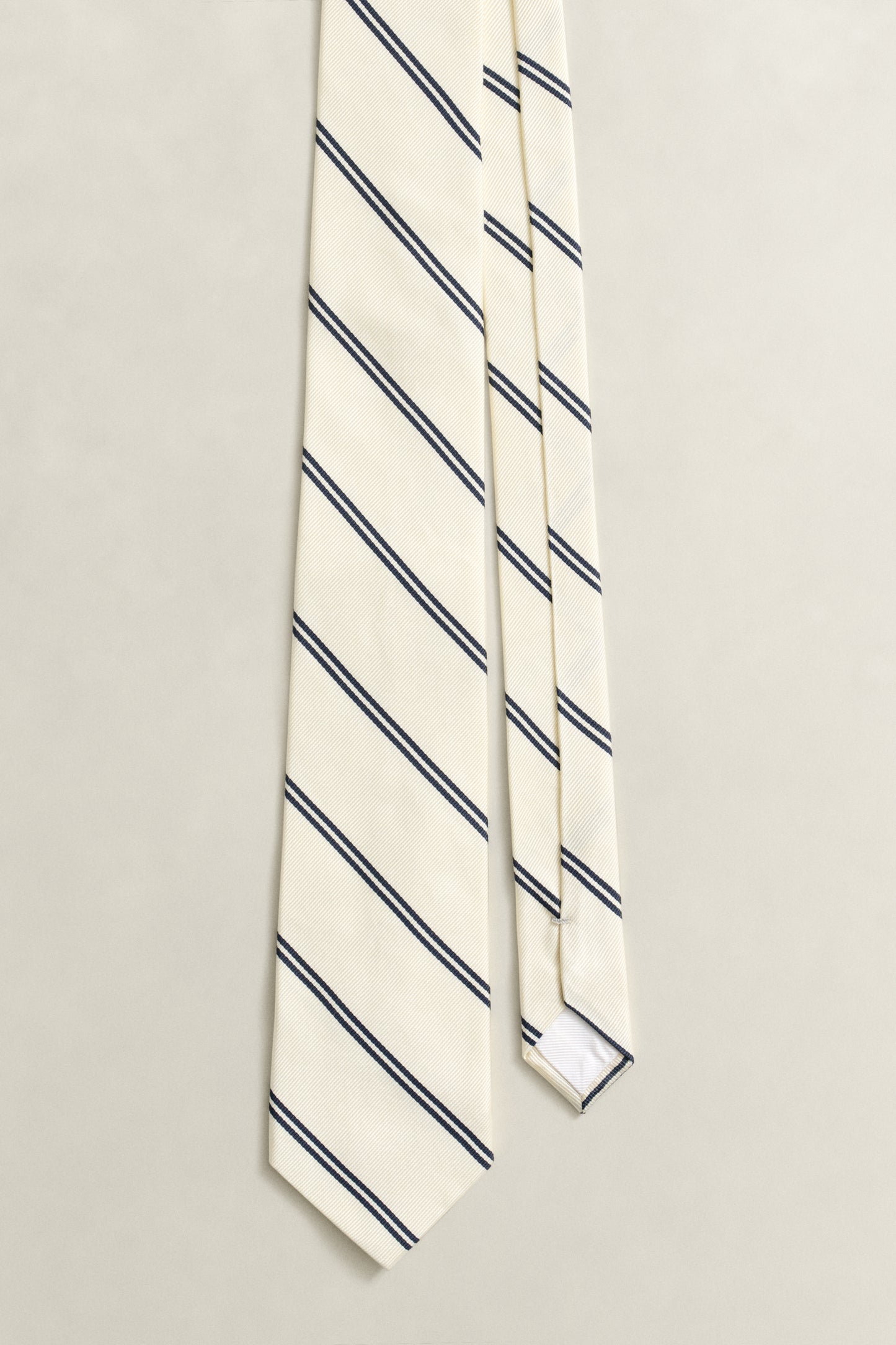 CREAM, STRIPED TIE, CLOSE-UP BY GANT AU.