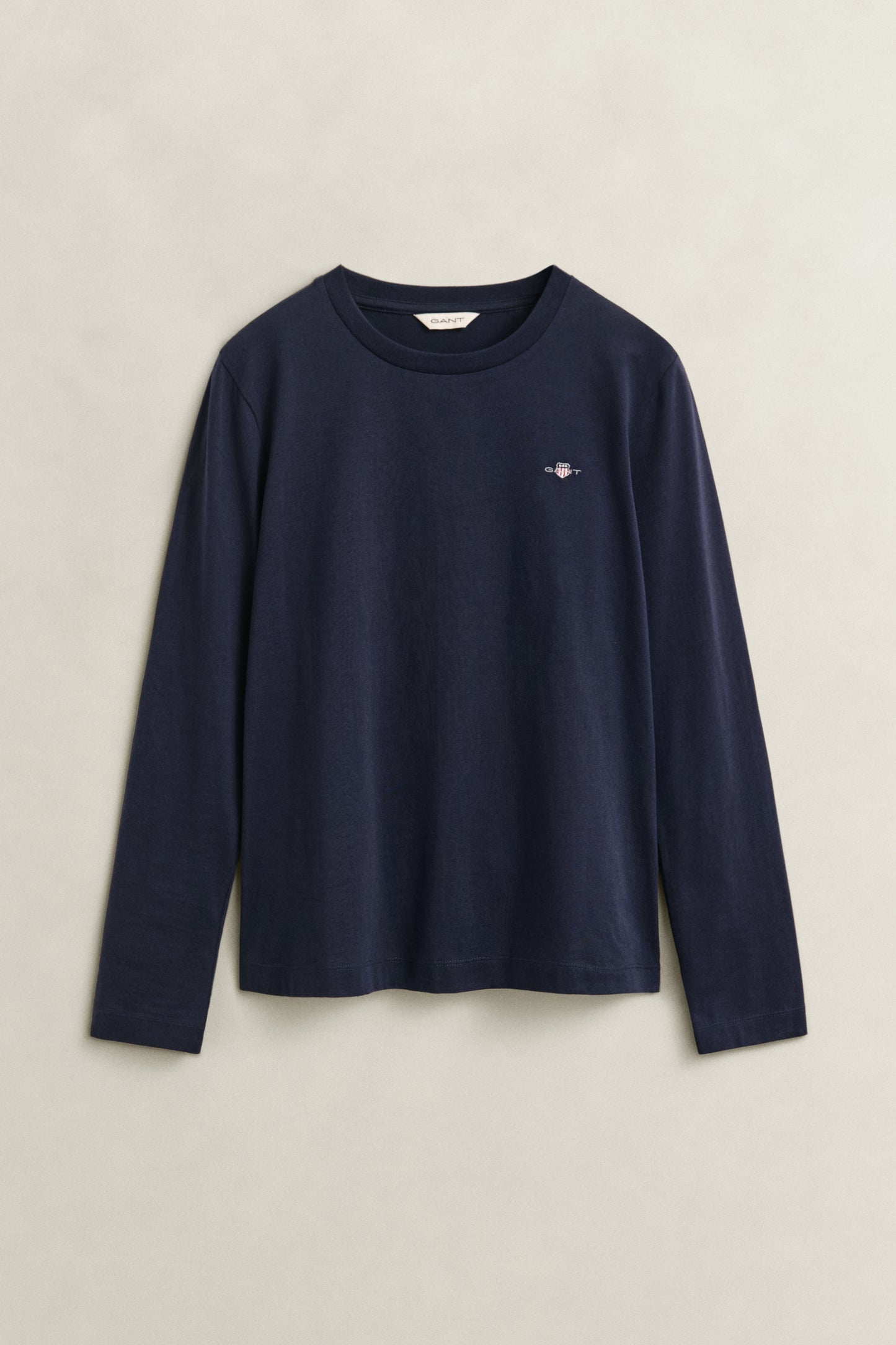 EVENING BLUE, REG SHIELD LS T-SHIRT, FLAT-LAY BY GANT AU.
