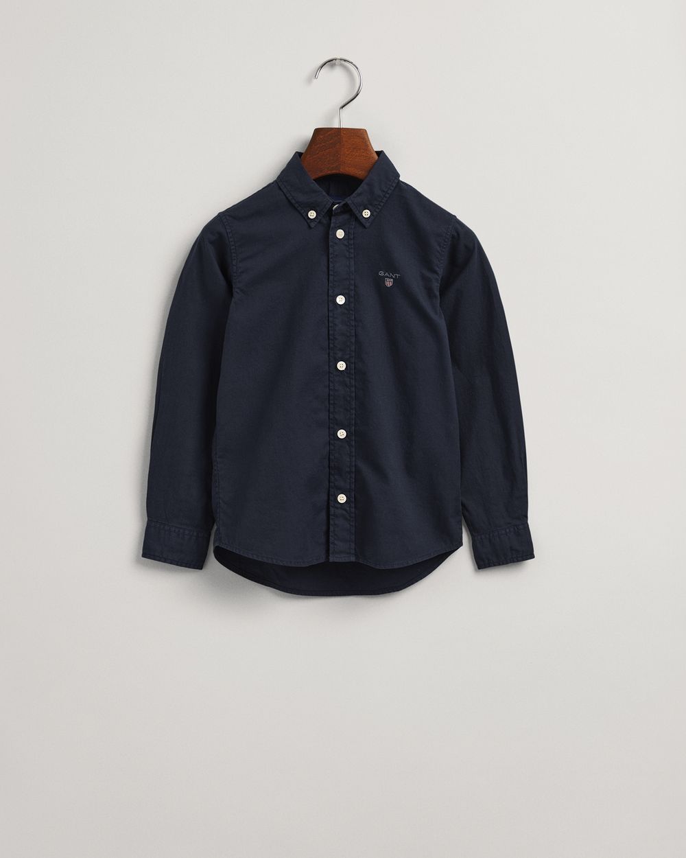 EVENING BLUE, D1. COTTON TWILL SHIRT, FLAT-LAY BY GANT AU.