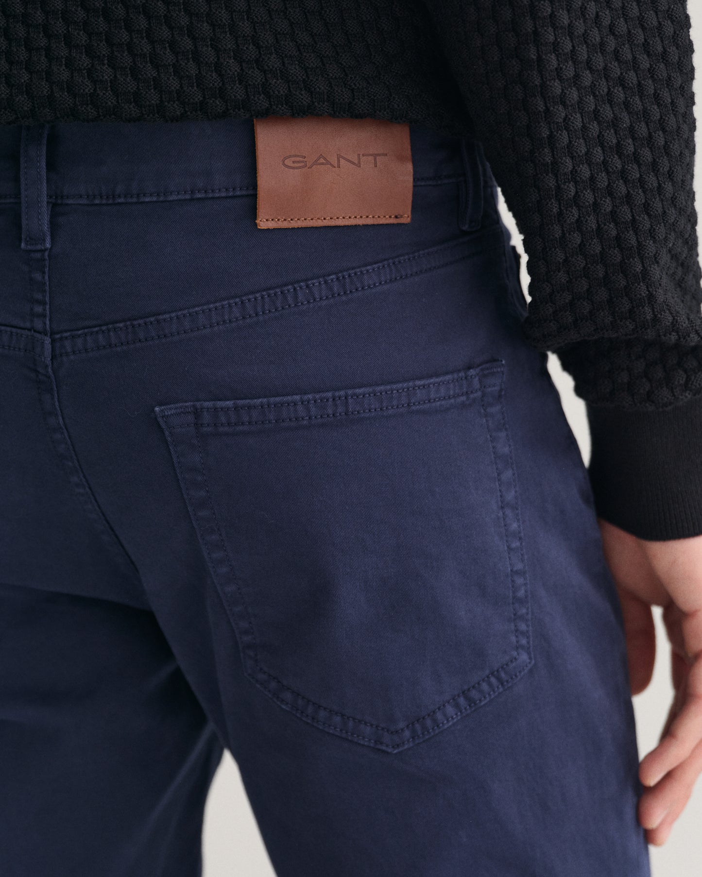 MARINE, SLIM DESERT JEANS, CLOSE-UP BY GANT AU.