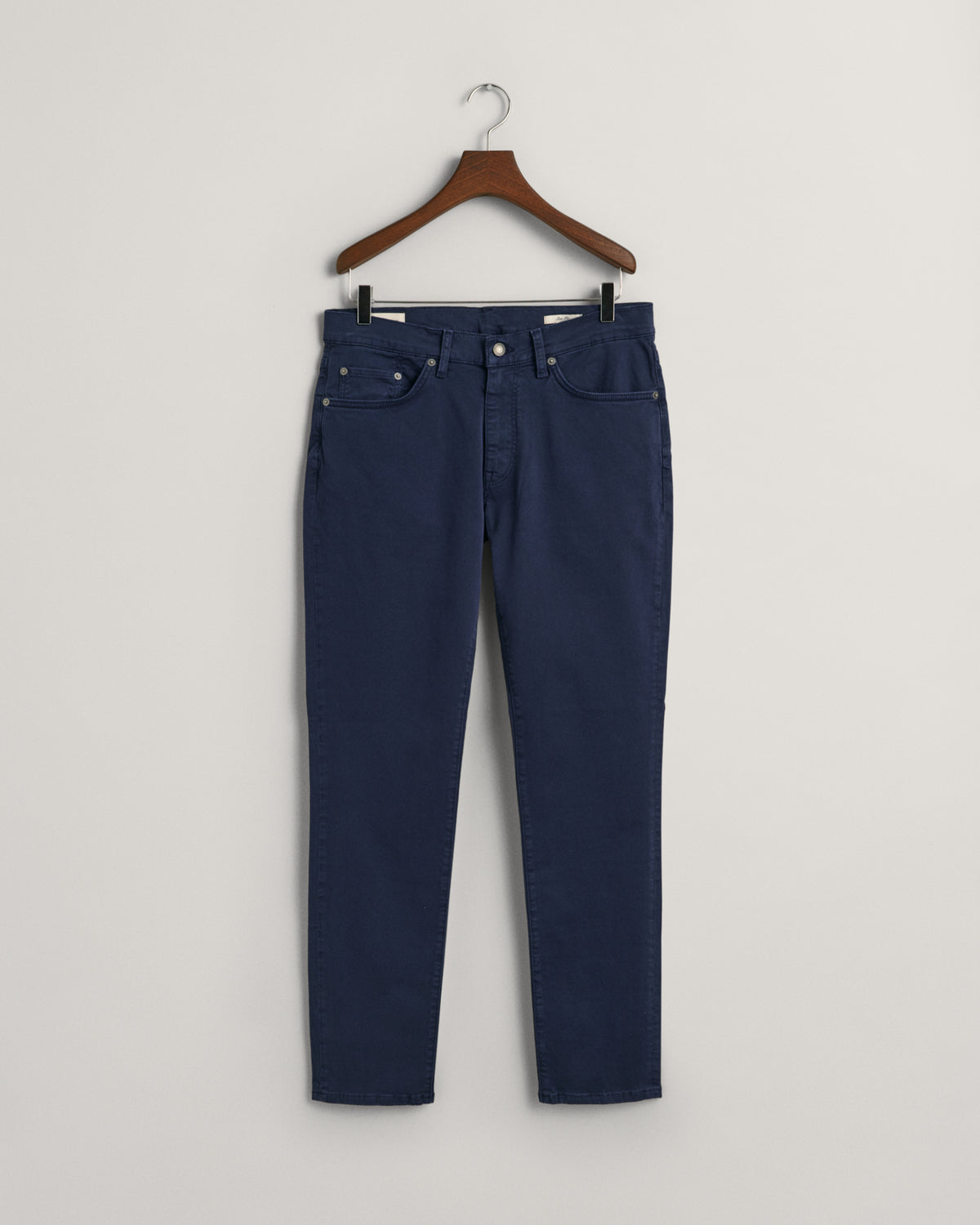 MARINE, SLIM DESERT JEANS, FLAT-LAY BY GANT AU.