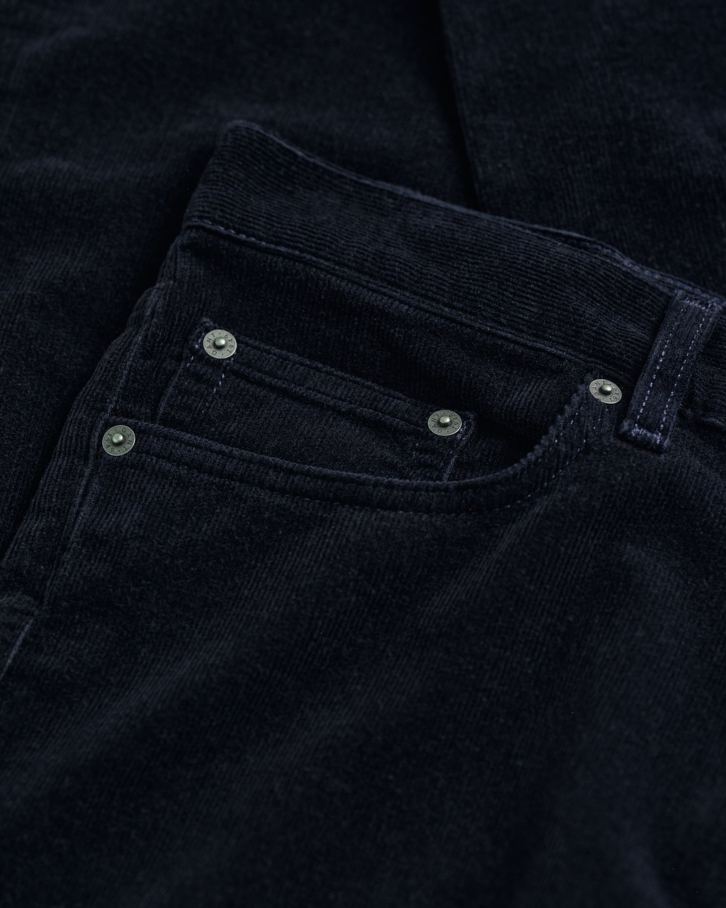 EVENING BLUE, REGULAR CORD JEANS, FLAT-LAY BY GANT AU.