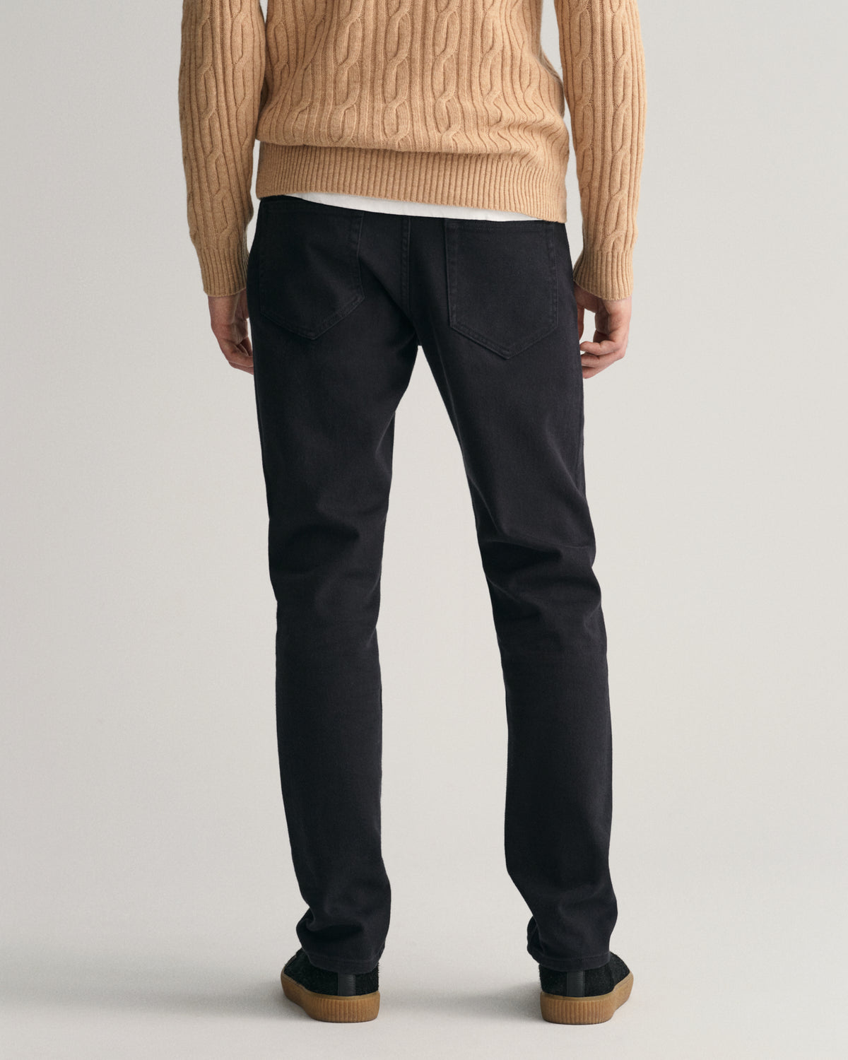 BLACK, SLIM SOFT TWILL JEANS, BACK-VIEW BY GANT AU.
