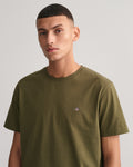 JUNIPER GREEN, REG SHIELD SS T-SHIRT, CLOSE-UP BY GANT AU.