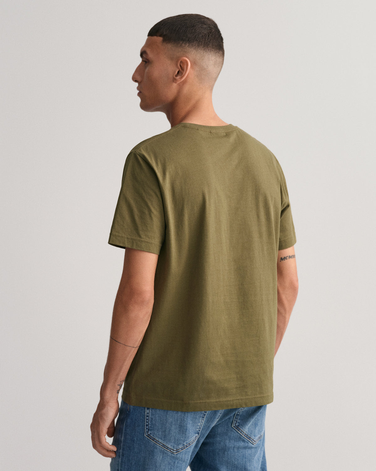JUNIPER GREEN, REG SHIELD SS T-SHIRT, BACK-VIEW BY GANT AU.