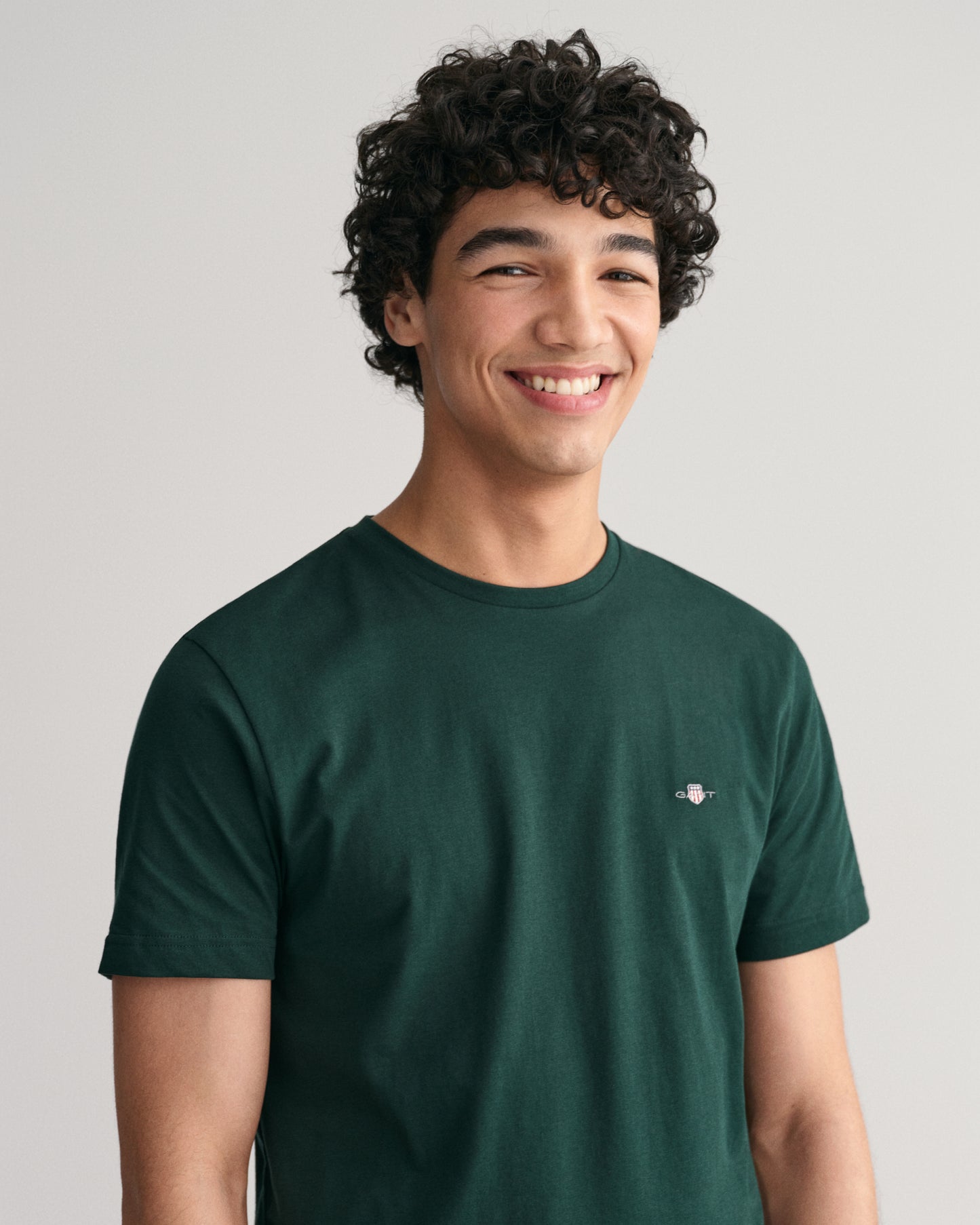 TARTAN GREEN, REG SHIELD SS T-SHIRT, CLOSE-UP BY GANT AU.