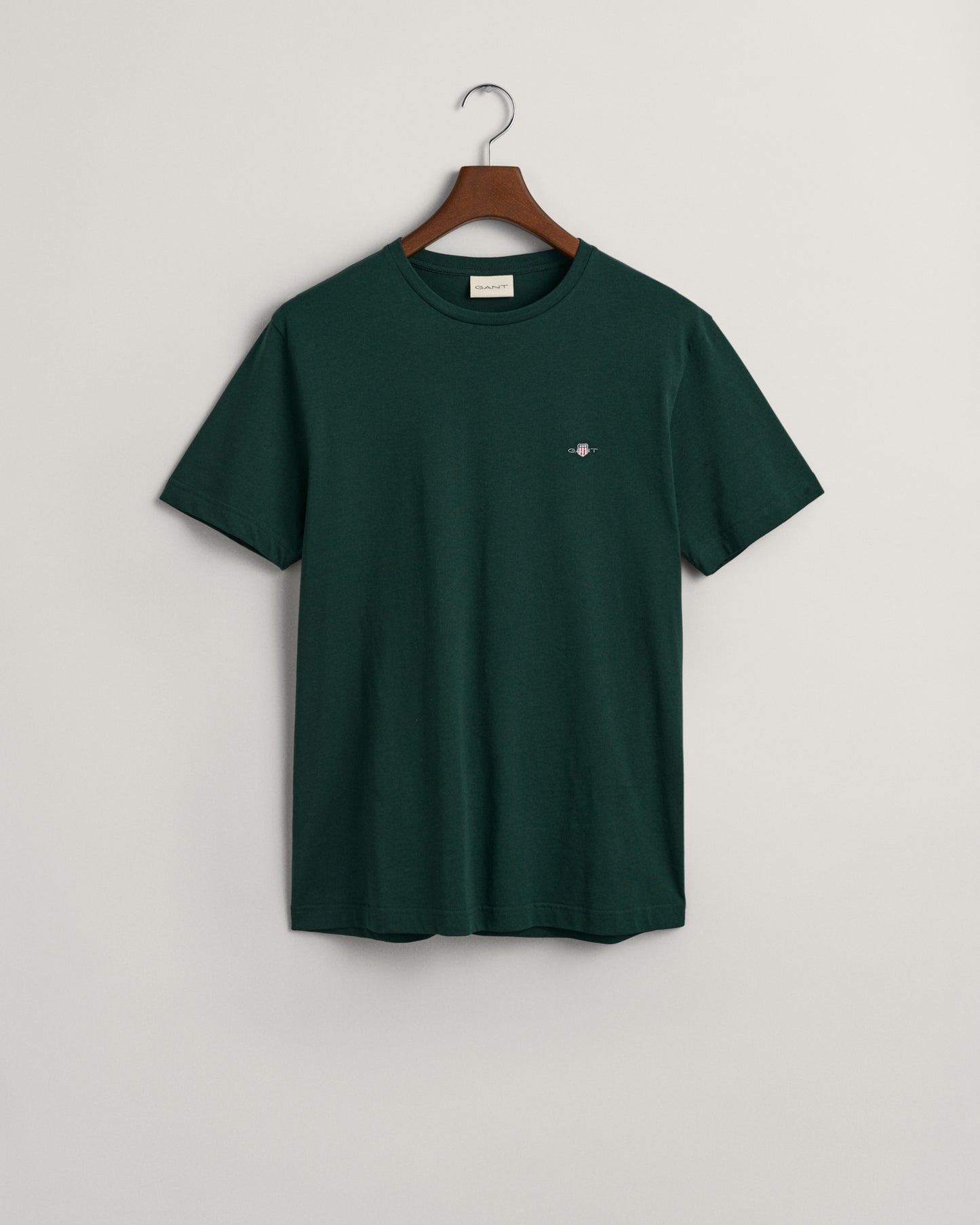 TARTAN GREEN, REG SHIELD SS T-SHIRT, FLAT-LAY BY GANT AU.