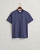 DK JEANSBLUE MELANGE, REG SHIELD SS T-SHIRT, FLAT-LAY BY GANT AU.