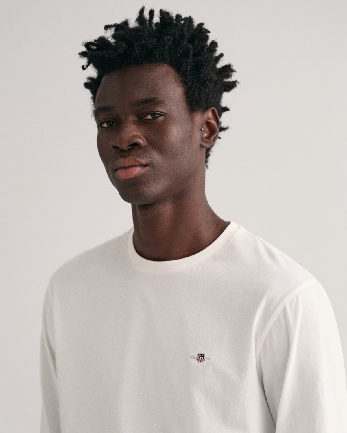 EGGSHELL, REG SHIELD LS T-SHIRT, CLOSE-UP BY GANT AU.