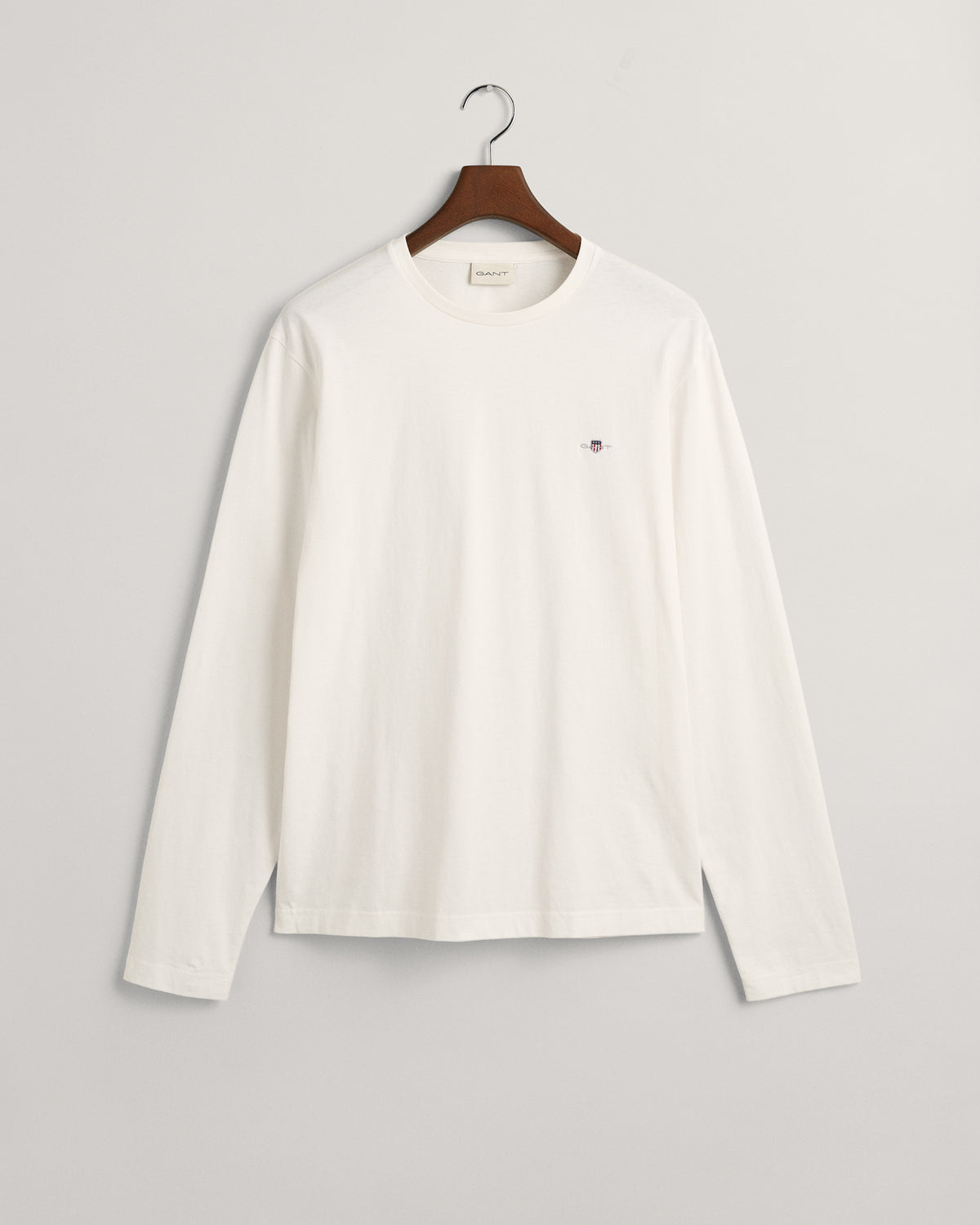 EGGSHELL, REG SHIELD LS T-SHIRT, FLAT-LAY BY GANT AU.