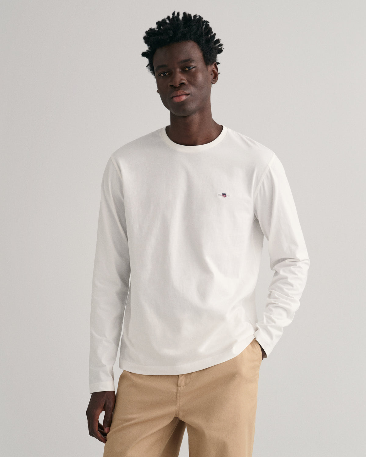 EGGSHELL, REG SHIELD LS T-SHIRT, FRONT-VIEW BY GANT AU.