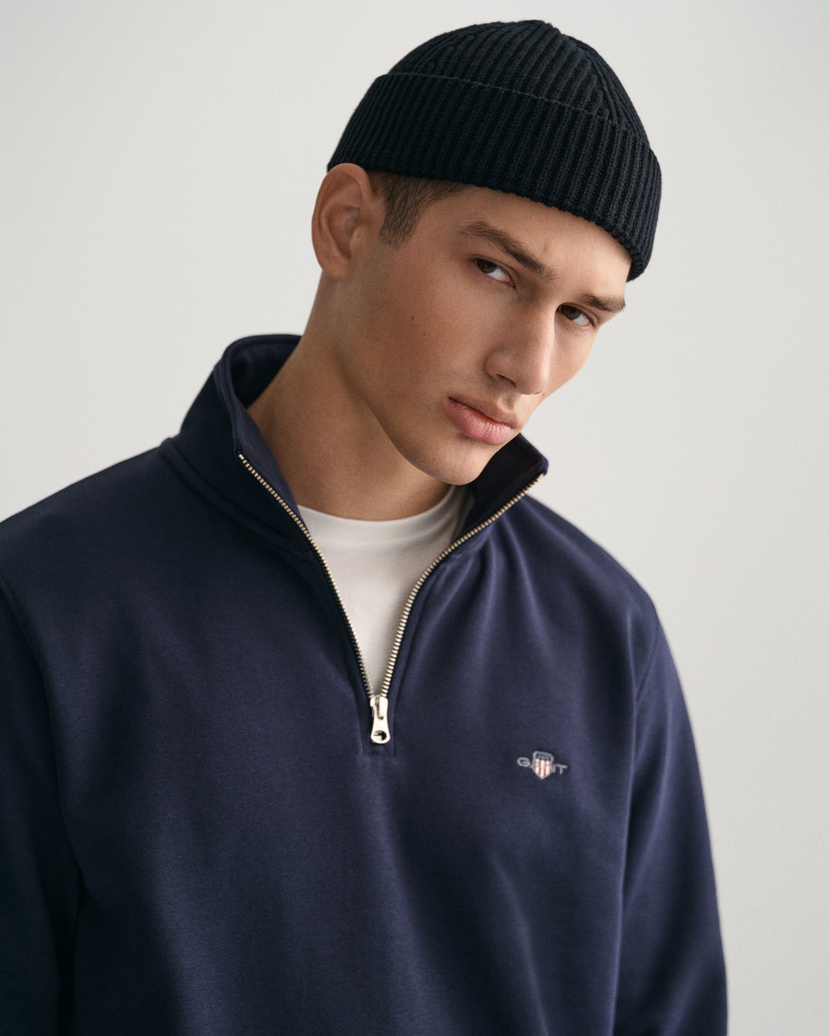 EVENING BLUE, REG SHIELD HALF ZIP SWEAT, CLOSE-UP BY GANT AU.