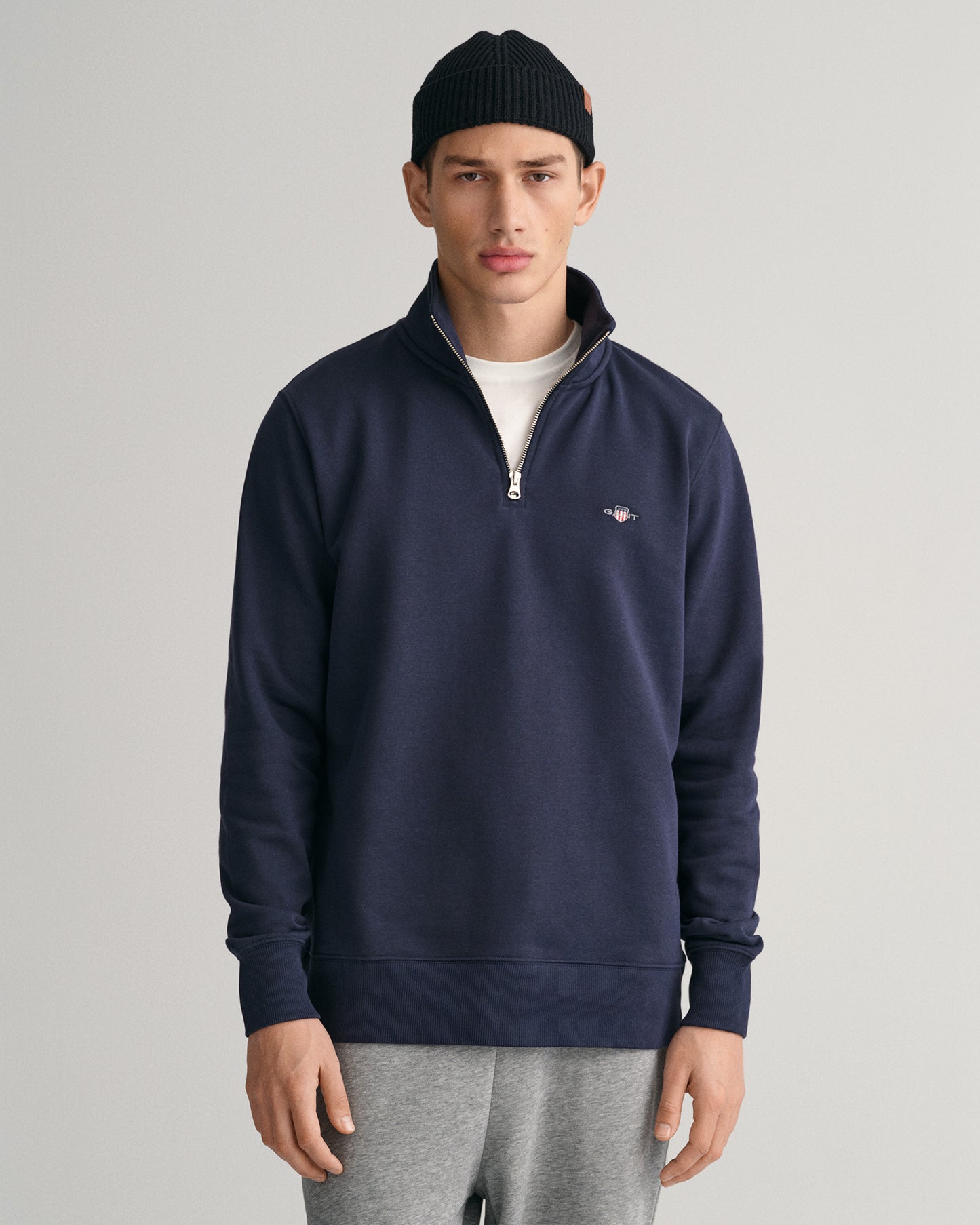 EVENING BLUE, REG SHIELD HALF ZIP SWEAT, FRONT-VIEW BY GANT AU.