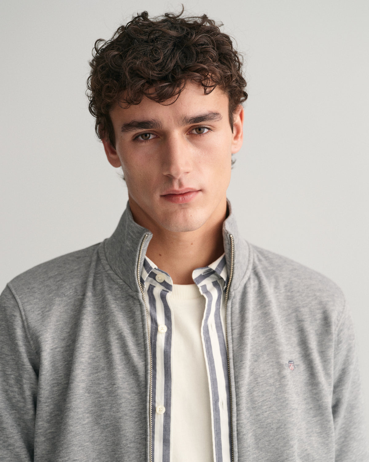 GREY MELANGE, REG SHIELD FULL ZIP SWEAT, CLOSE-UP BY GANT AU.