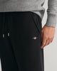 BLACK, REG SHIELD SWEATPANTS, CLOSE-UP BY GANT AU.