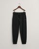 BLACK, REG SHIELD SWEATPANTS, FLAT-LAY BY GANT AU.