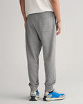 GREY MELANGE, REG SHIELD SWEATPANTS, BACK-VIEW BY GANT AU.
