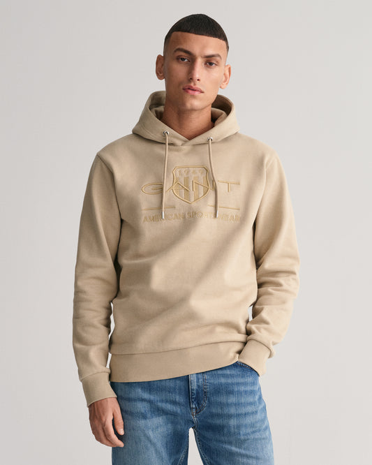 CONCRETE BEIGE, REG TONAL SHIELD HOODIE, FRONT-VIEW BY GANT AU.