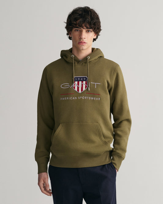 JUNIPER GREEN, REG ARCHIVE SHIELD HOODIE, FRONT-VIEW BY GANT AU.