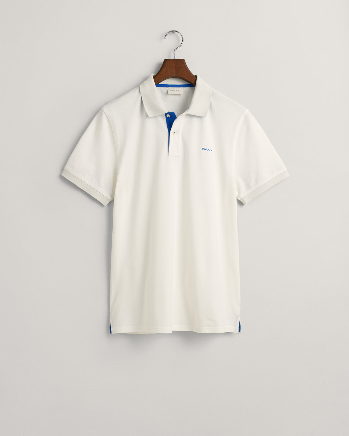 EGGSHELL, REG CONTRAST PIQUE SS POLO, FLAT-LAY BY GANT AU.