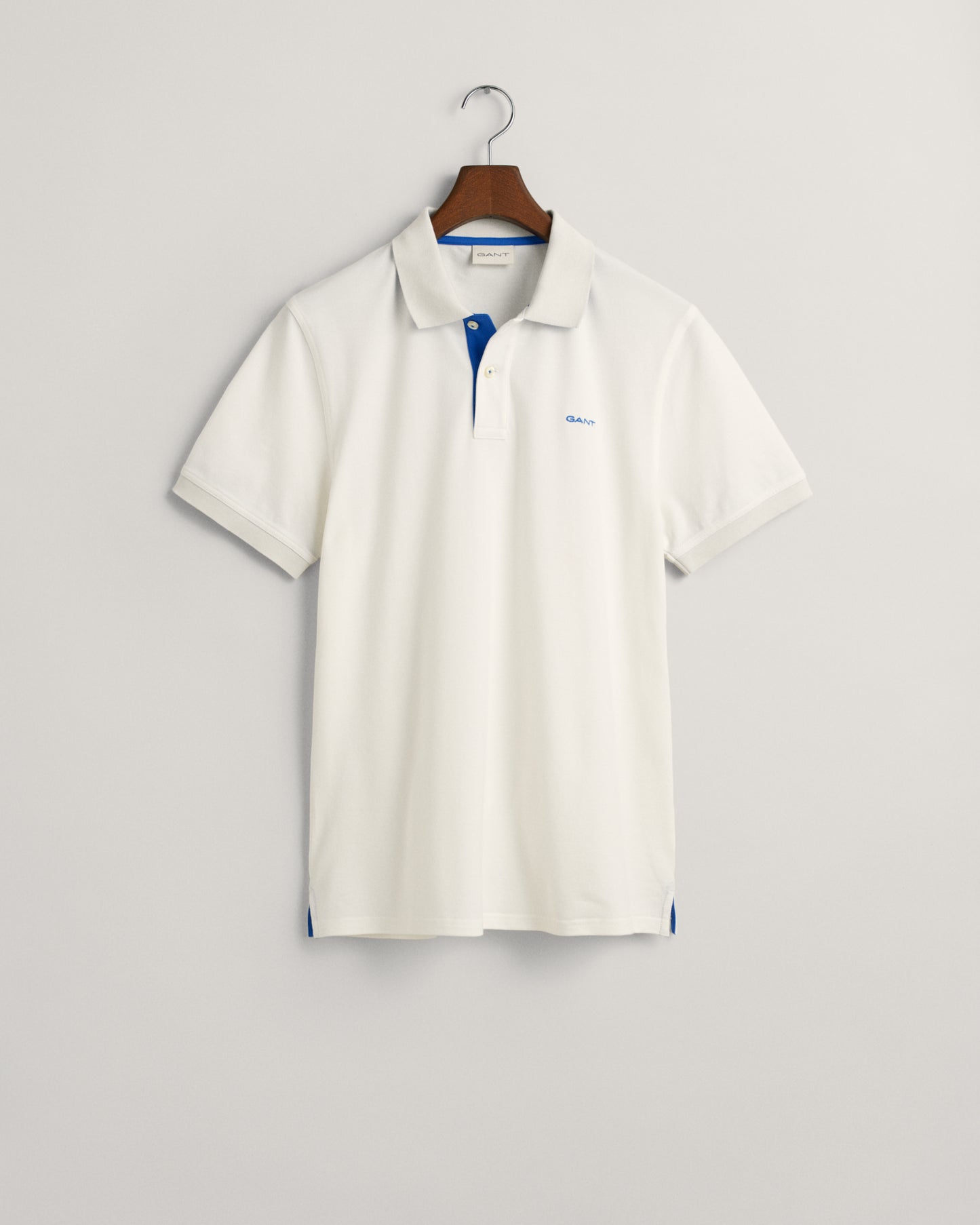 EGGSHELL, REG CONTRAST PIQUE SS POLO, FLAT-LAY BY GANT AU.