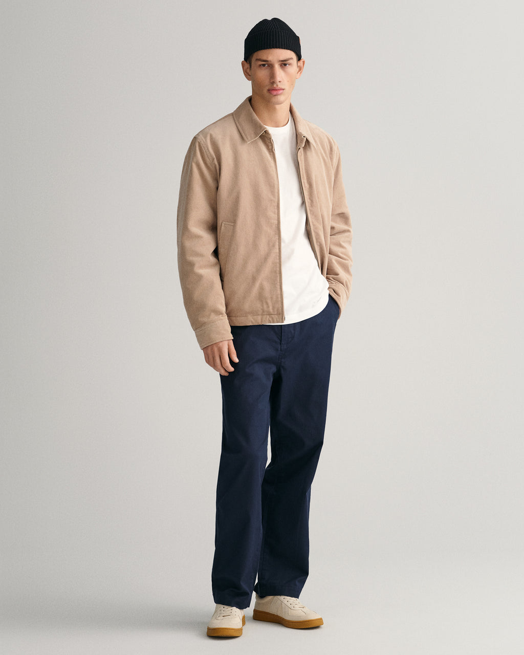 WHITE, REG ARCHIVE SHIELD EMB SS T-SHIRT BY GANT AU.