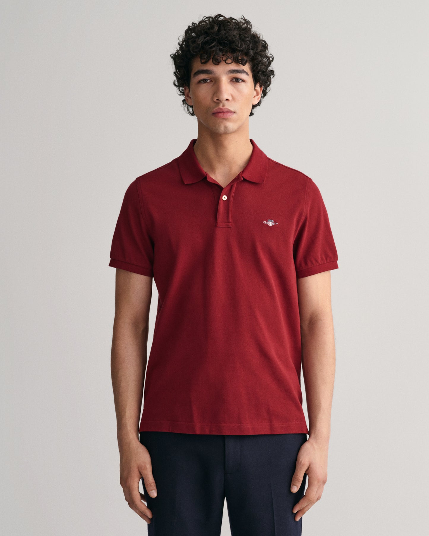 PLUMPED RED, REG SHIELD SS PIQUE POLO, FRONT-VIEW BY GANT AU.