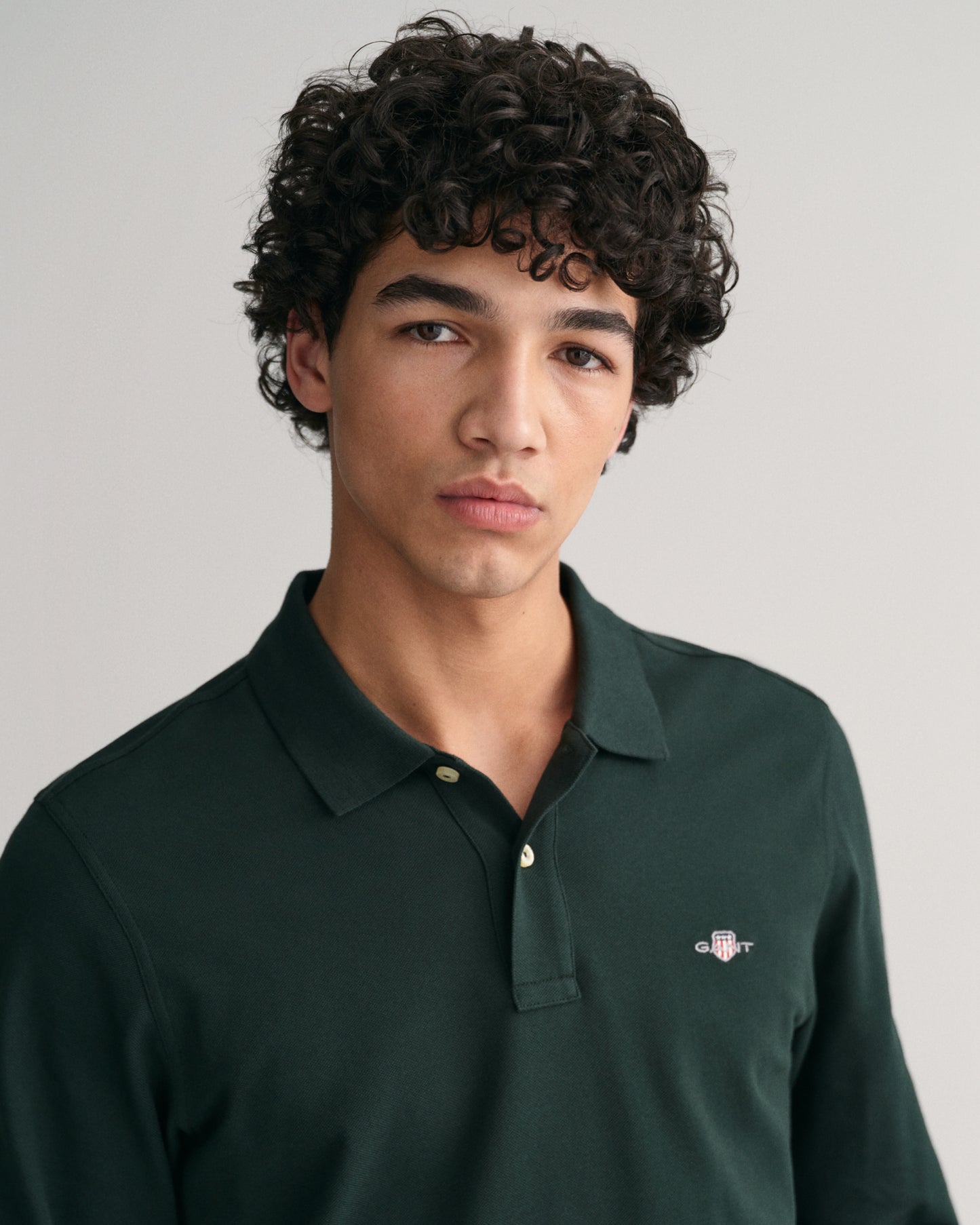 TARTAN GREEN, REG SHIELD LS PIQUE POLO, CLOSE-UP BY GANT AU.