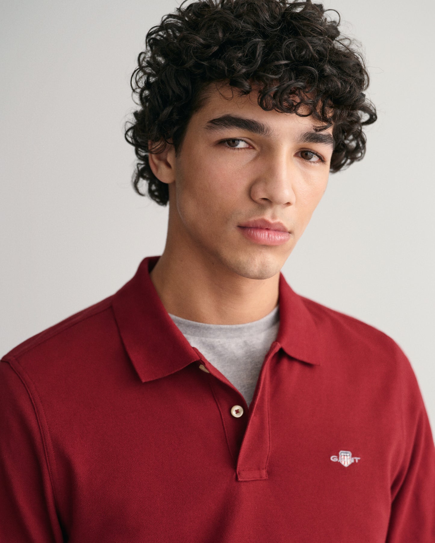 PLUMPED RED, REG SHIELD LS PIQUE POLO, CLOSE-UP BY GANT AU.