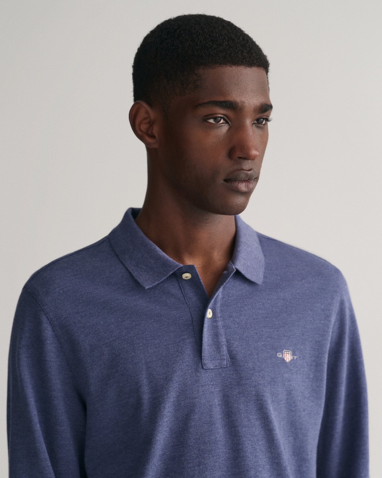 DK JEANSBLUE MELANGE, REG SHIELD LS PIQUE POLO, CLOSE-UP BY GANT AU.