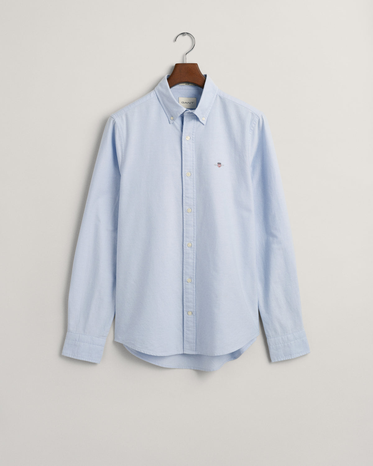 LIGHT BLUE, SLIM OXFORD SHIRT, FLAT-LAY BY GANT AU.