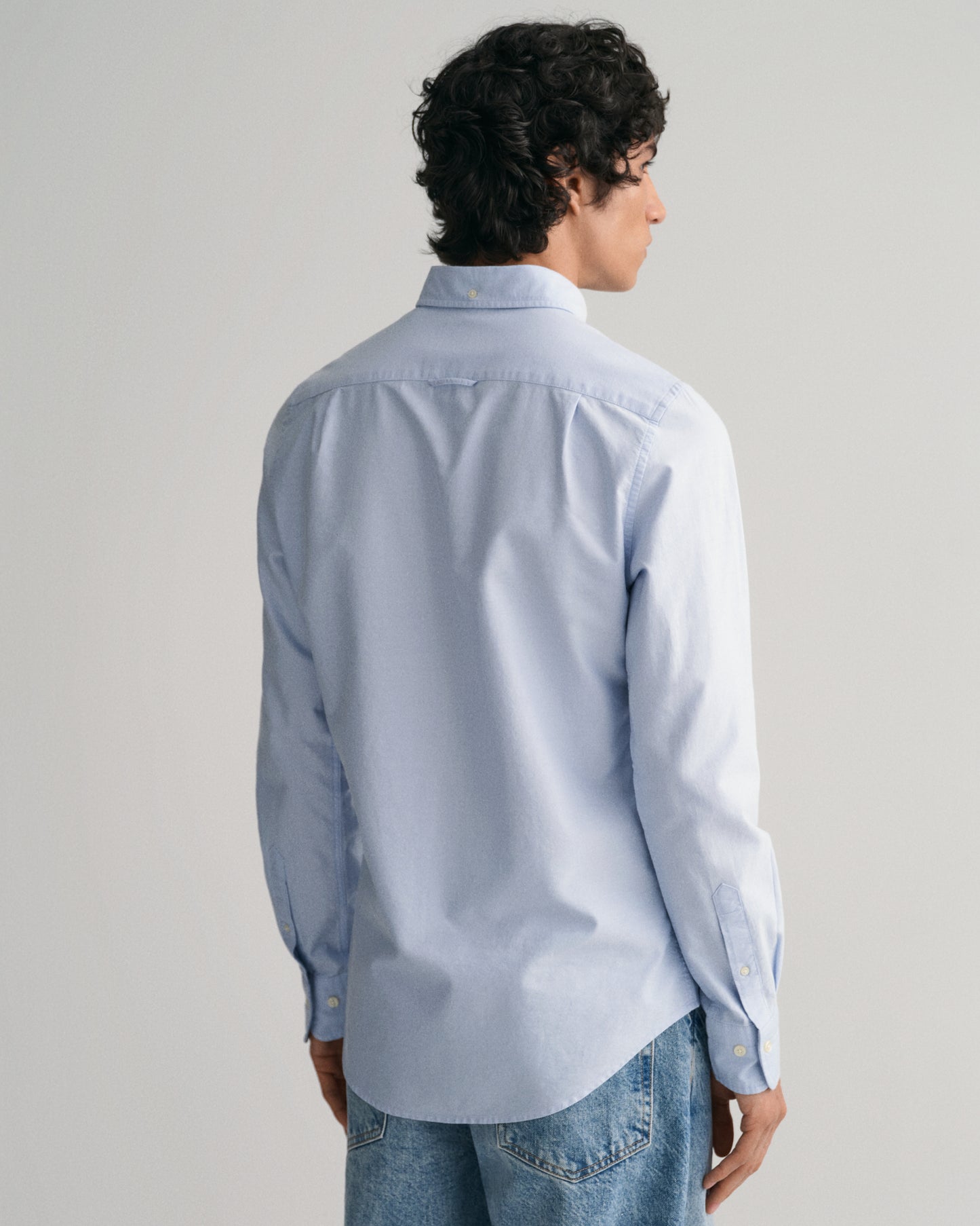LIGHT BLUE, SLIM OXFORD SHIRT, BACK-VIEW BY GANT AU.