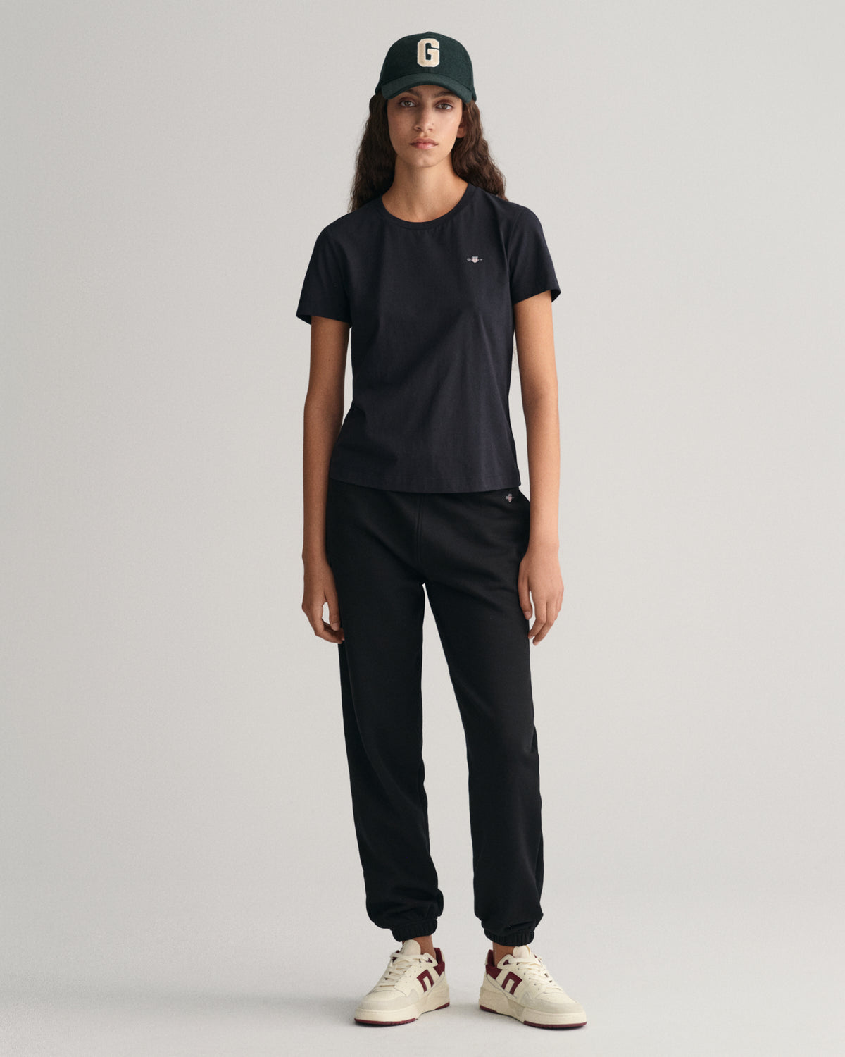 BLACK, REG SHIELD SS T-SHIRT BY GANT AU.