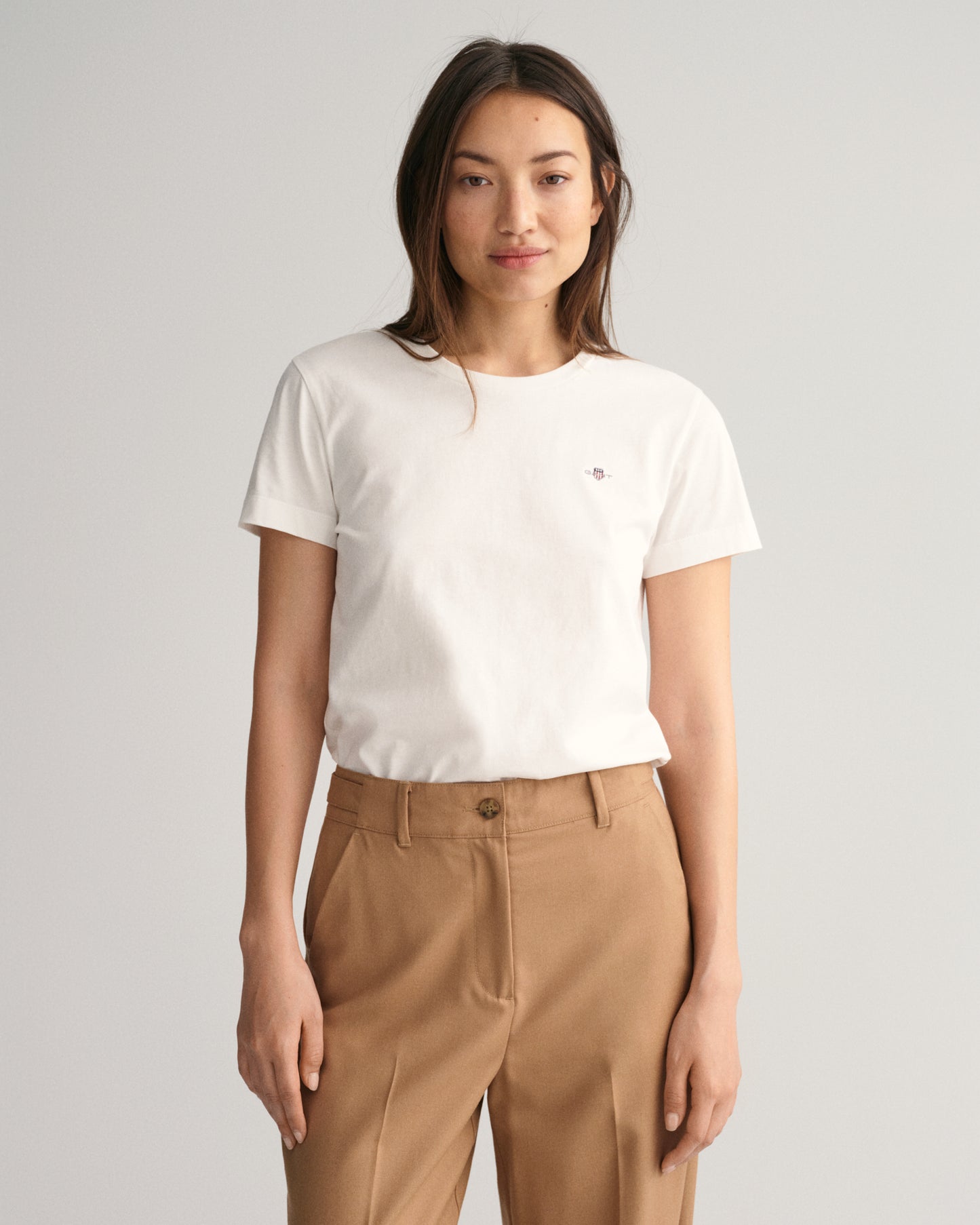 WHITE, REG SHIELD SS T-SHIRT, FRONT-VIEW BY GANT AU.