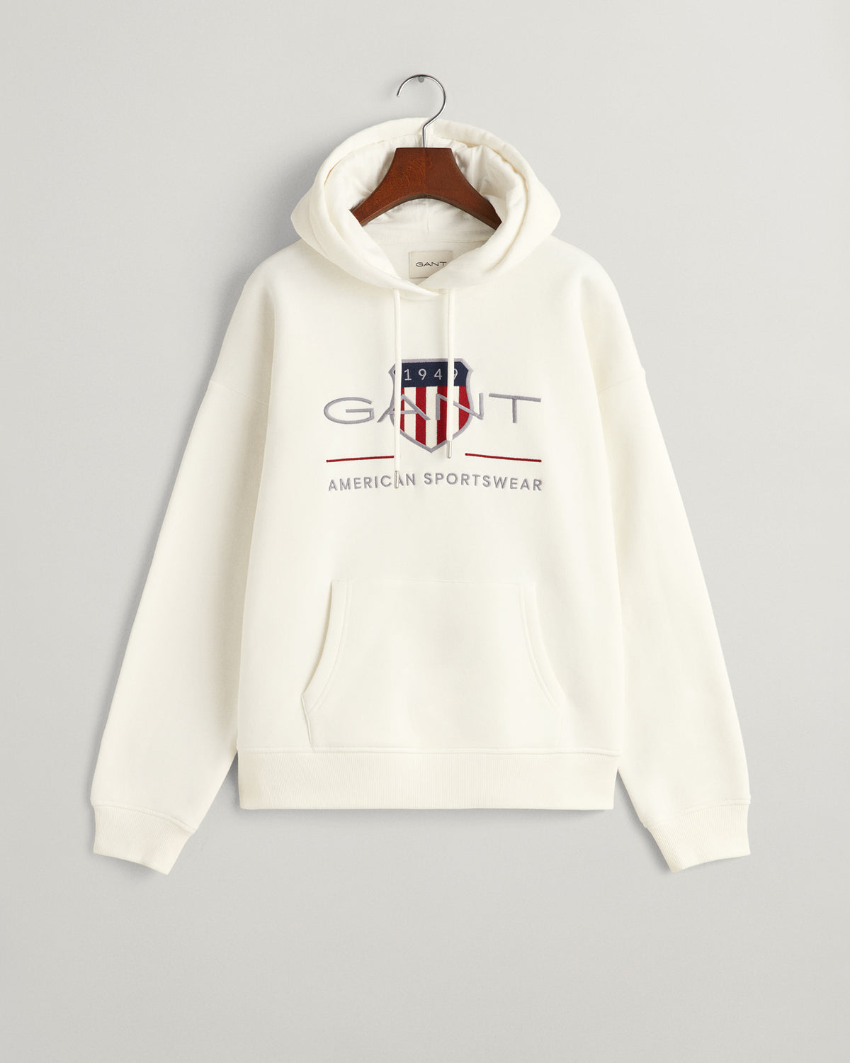 EGGSHELL, REL ARCHIVE SHIELD HOODIE, FRONT-VIEW BY GANT AU.