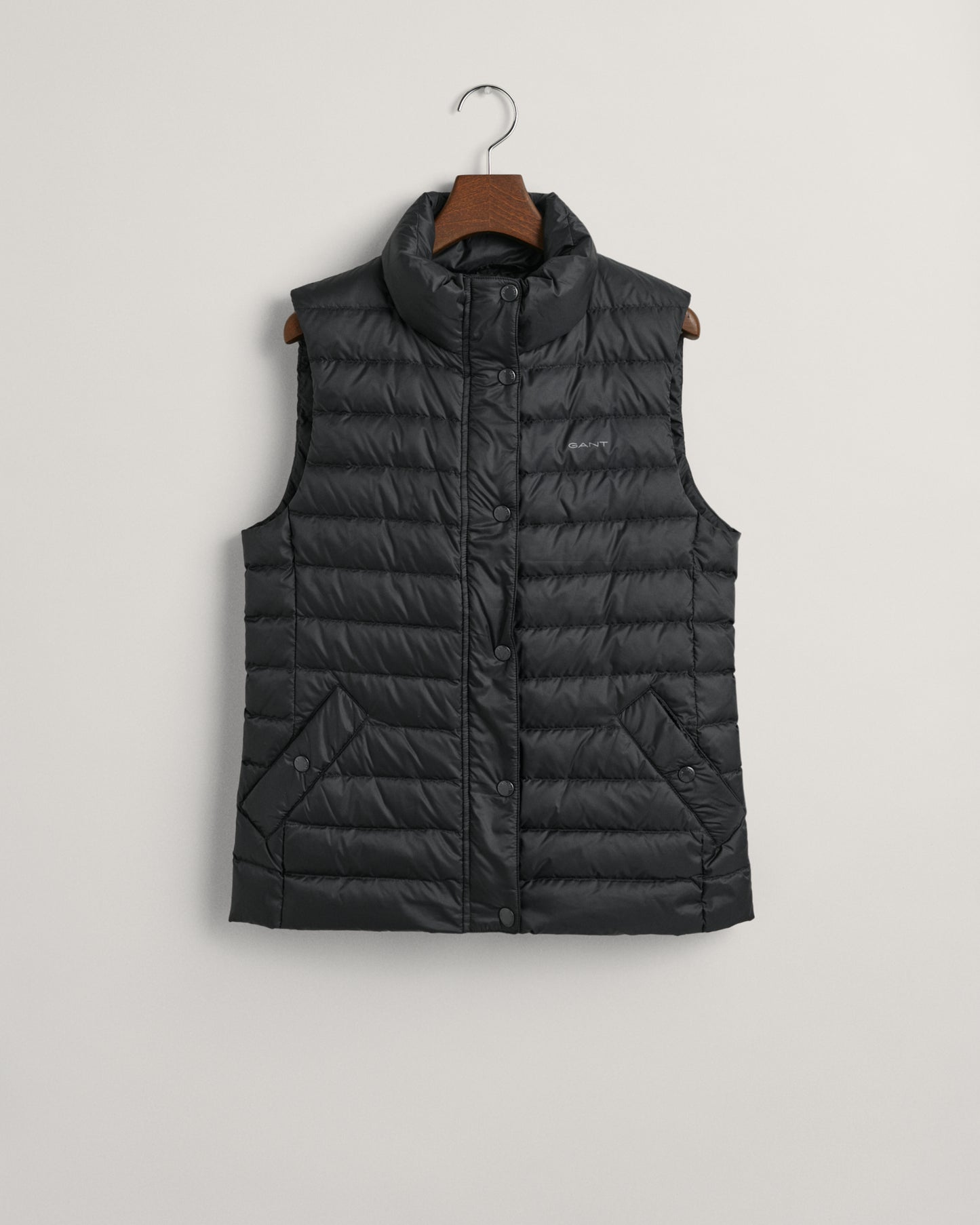 BLACK, LIGHT DOWN VEST, FLAT-LAY BY GANT AU.