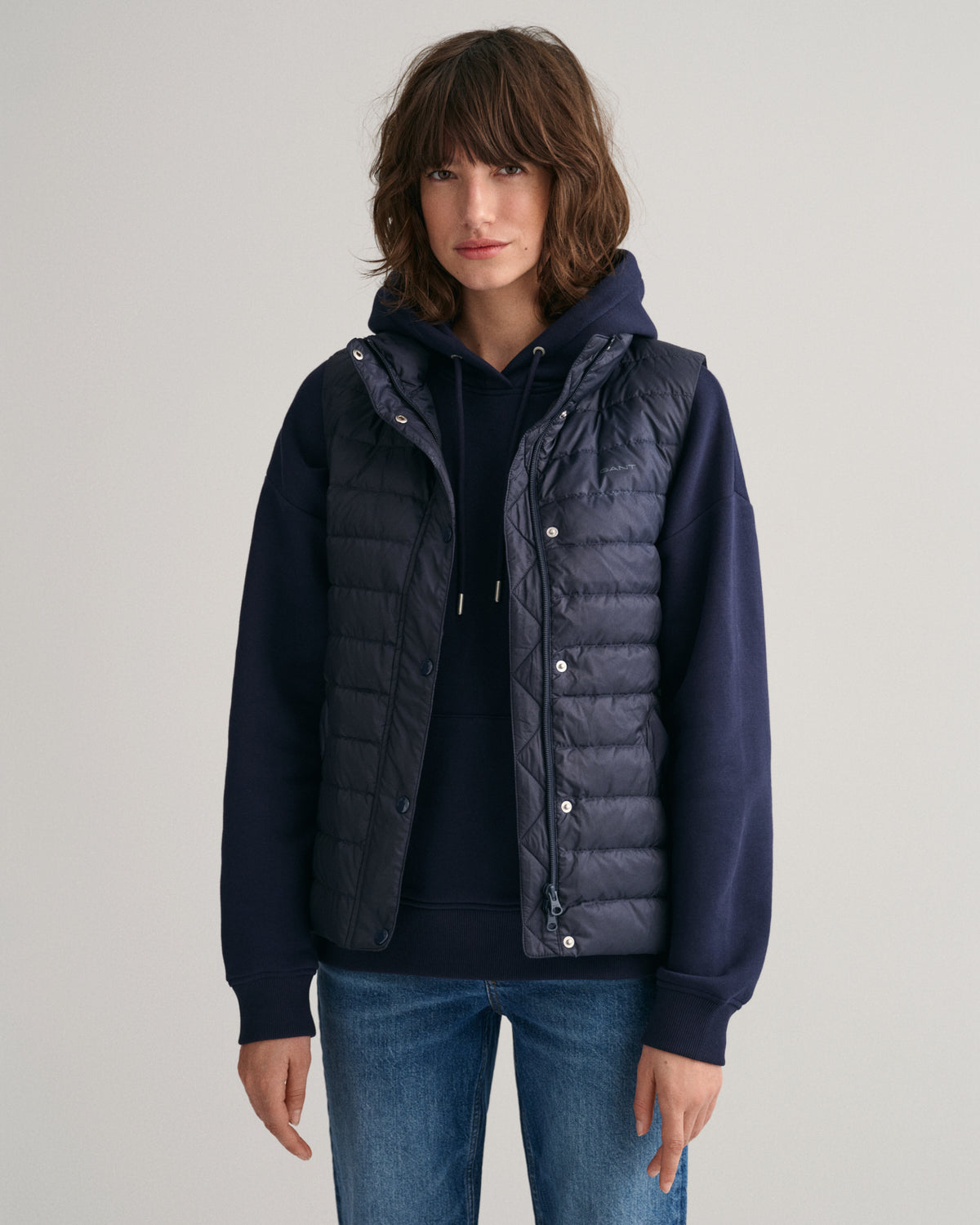 EVENING BLUE, LIGHT DOWN VEST, FRONT-VIEW BY GANT AU.