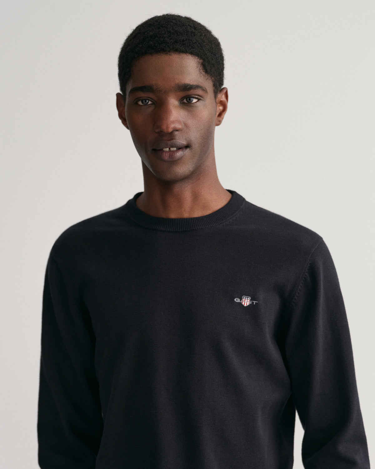 BLACK, CLASSIC COTTON C-NECK, CLOSE-UP BY GANT AU.