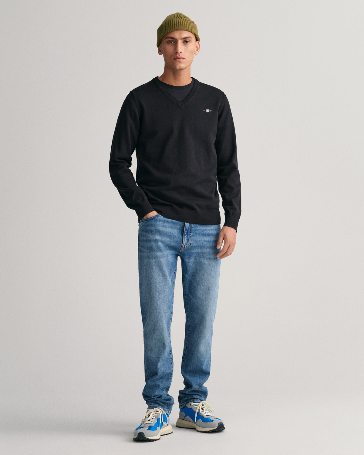 BLACK, CLASSIC COTTON V-NECK BY GANT AU.