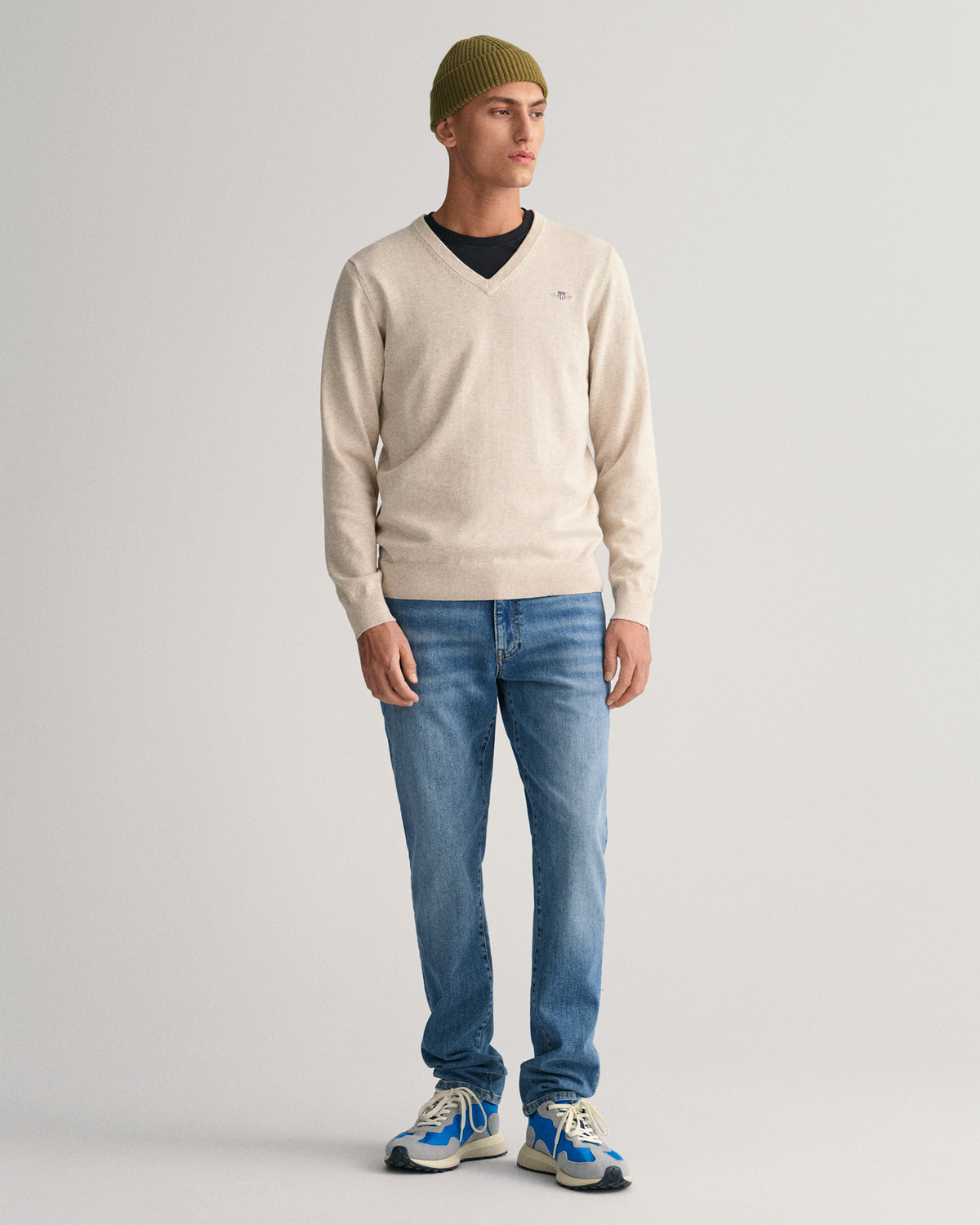 LIGHT BEIGE MELANGE, CLASSIC COTTON V-NECK BY GANT AU.