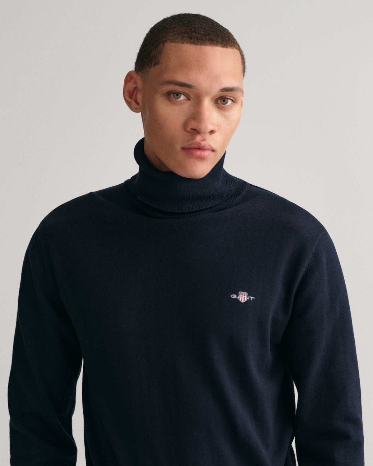 EVENING BLUE, CLASSIC COTTON ROLLERNECK, CLOSE-UP BY GANT AU.