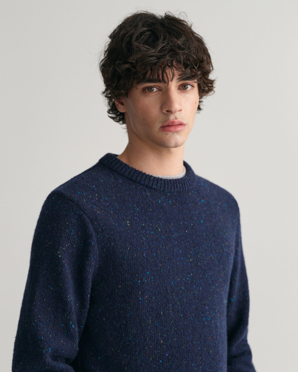 MODEL WEARING WOOL NEPS C-NECK